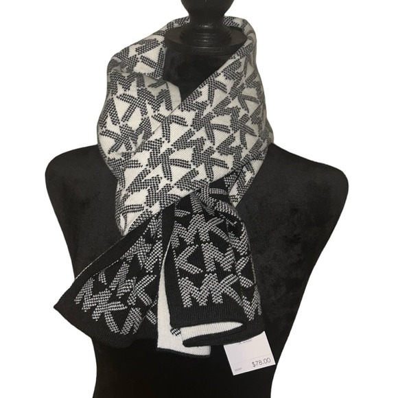 MICHAEL KORS LOGO REVERSIBLE SCARF WRAP - Picture 1 of 5